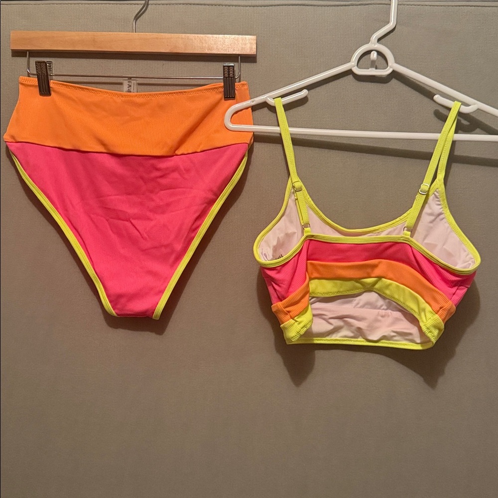 NWT colorblock Neon Pink and Yellow Bikini size Medium - Picture 4 of 7